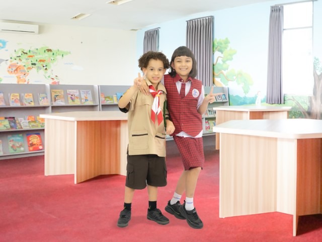 perbedaan sekolah negeri dan swasta
